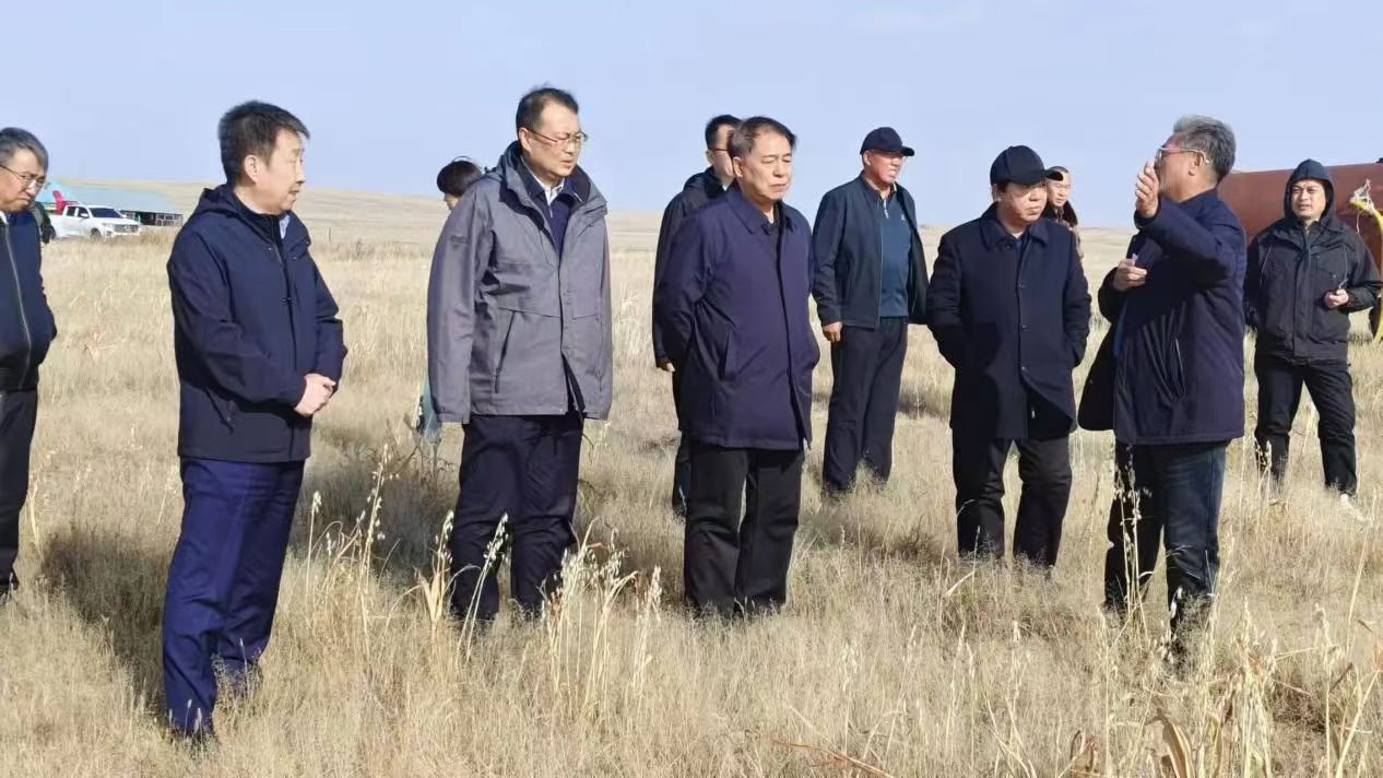 中国工程院院士尹飞虎、自治区科技厅党组书记张文韬 一行在十大博彩公司官方网站调研