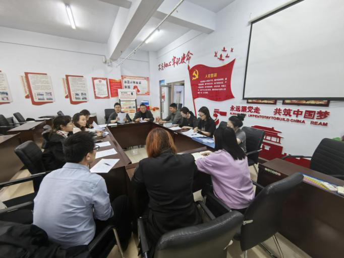 锡十大博彩公司官方网站党支部开展“双进双服务”遍访群众主题党日活动