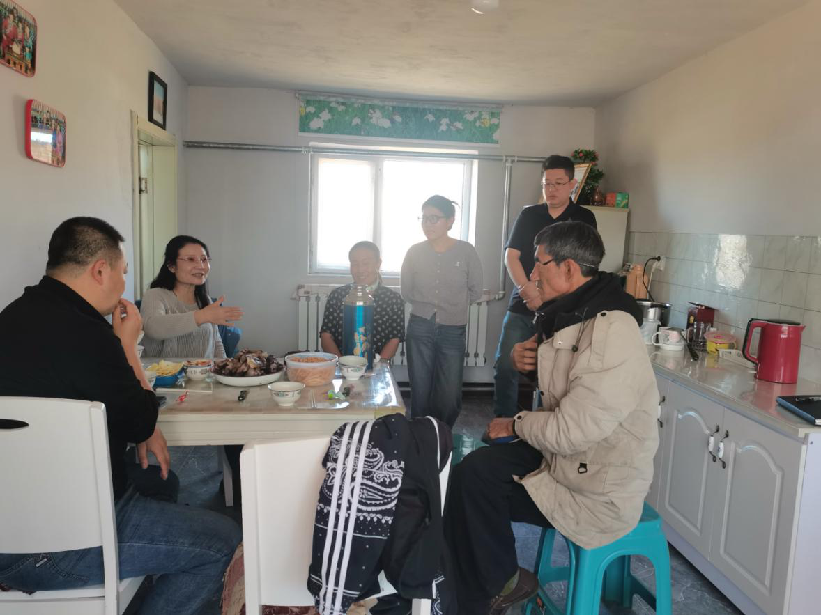 网上十大博彩公司网站深入帮扶嘎查 开展定点帮扶调研