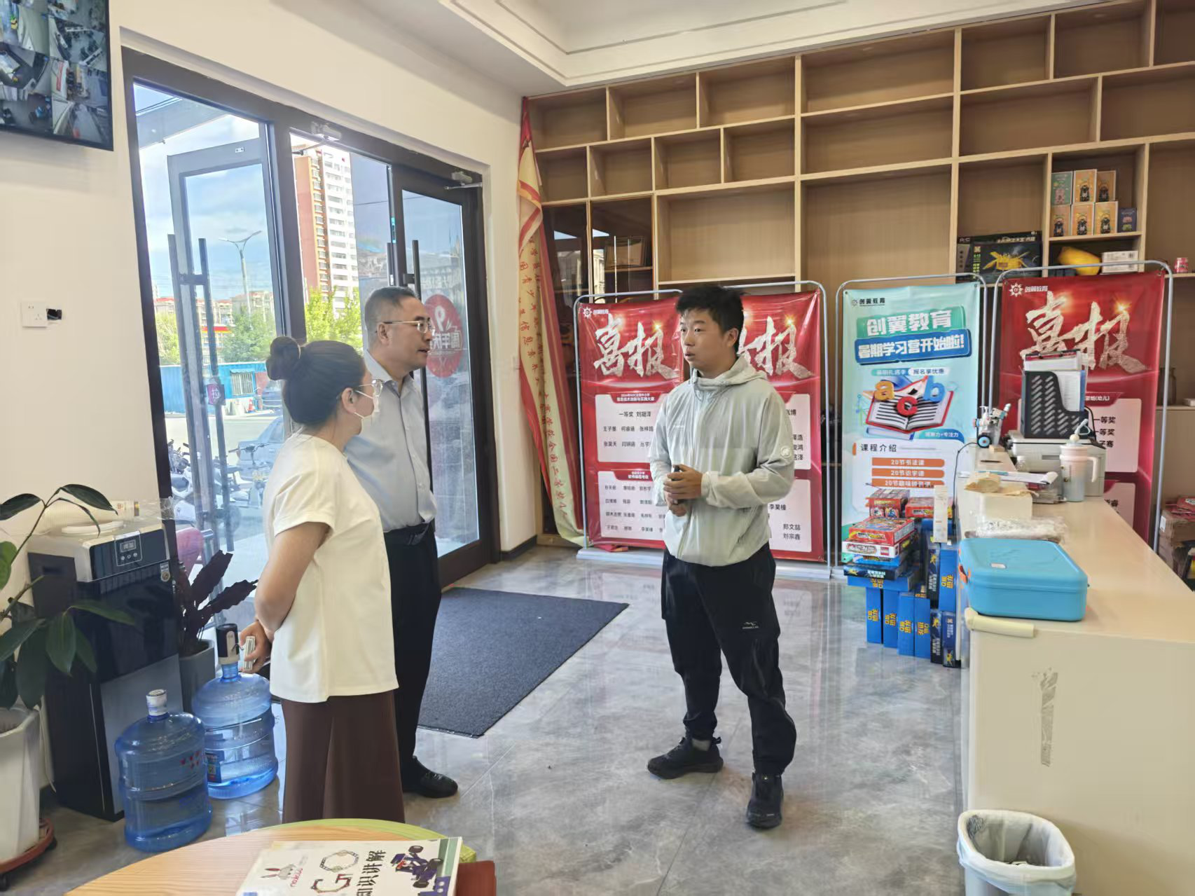 锡网上十大博彩公司网站联合锡林浩特市农科局开展联动检查，确保暑期科技类培训机构安全